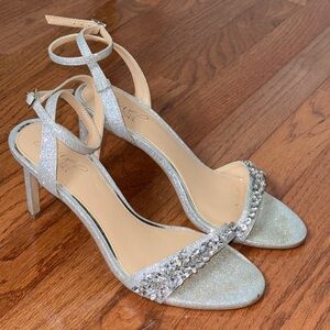 Jewel Badgley Mischka Ojai Crystal Adorned Sculpted Stilettos Silver Glitter 8.5